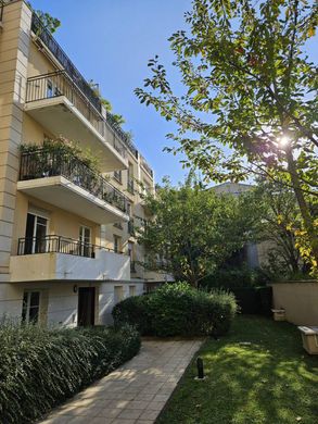 Apartment in Puteaux, Hauts-de-Seine