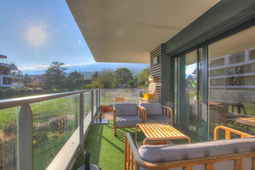 Apartment / Etagenwohnung in Thoiry, Ain