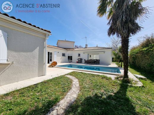 Luxury home in Saint-Médard-en-Jalles, Gironde