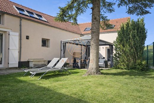 Luxury home in Noisy-le-Grand, Seine-Saint-Denis