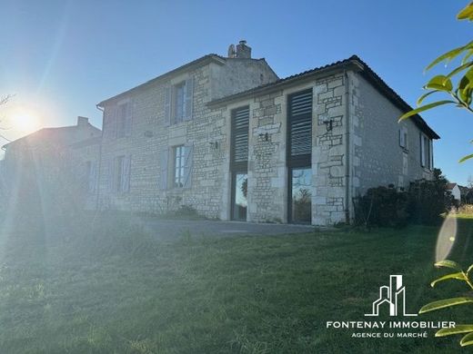 Πολυτελή κατοικία σε Auzay, Vendée