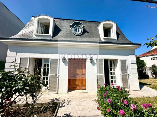 Luxe woning in Ormesson-sur-Marne, Val-de-Marne
