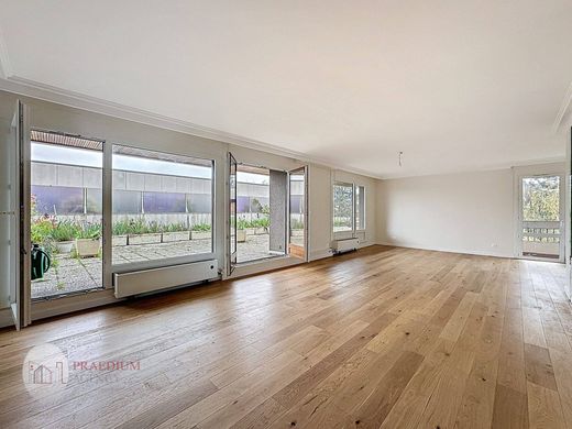 Apartment in Noisy-le-Roi, Yvelines