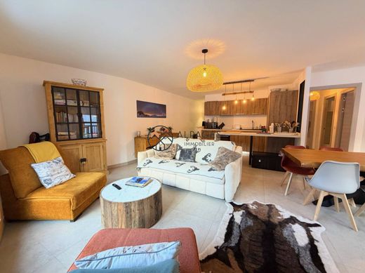 Apartment / Etagenwohnung in Vars, Hautes-Alpes