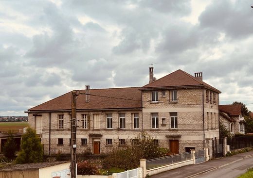 Residential complexes in Varennes-sur-Seine, Seine-et-Marne