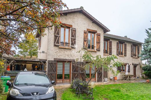 Les Pavillons-sous-Bois, Seine-Saint-Denisの高級住宅