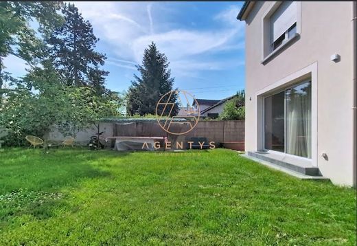 Luxury home in Saint-Maur-des-Fossés, Val-de-Marne