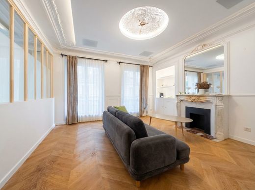 Apartment in Canal Saint Martin, Château d’Eau, Porte Saint-Denis, Paris