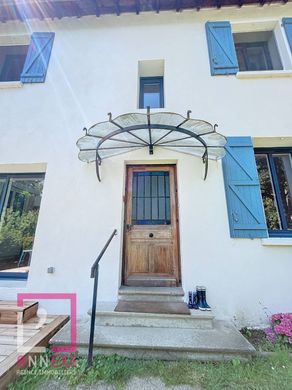 Casa di lusso a Fontaines-Saint-Martin, Rhône