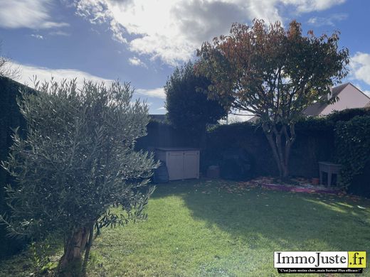 Luxus-Haus in Montigny-le-Bretonneux, Yvelines