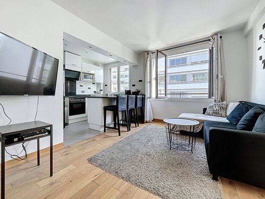 Apartment in Belleville, Père-Lachaise, Ménilmontant, Paris