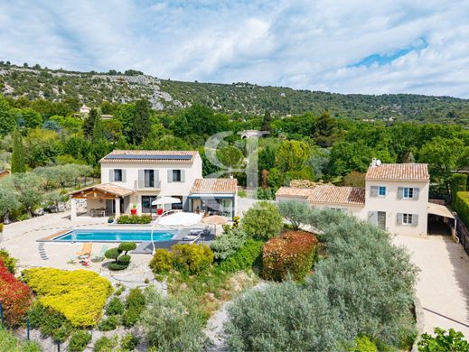 Luxury home in Saint-Saturnin-lès-Apt, Vaucluse