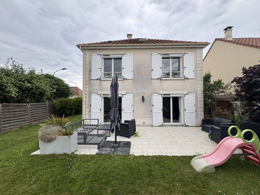 Luxury home in Les Clayes-sous-Bois, Yvelines