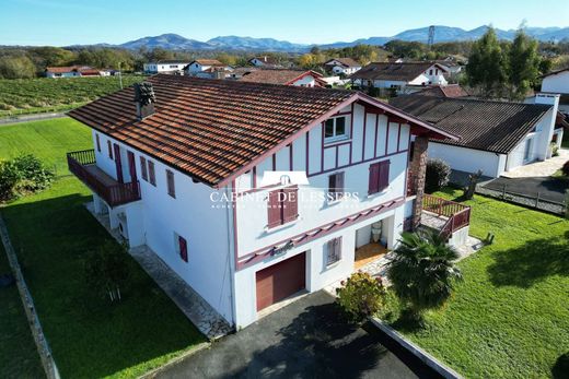 Maison de luxe à Ustaritz, Pyrénées-Atlantiques