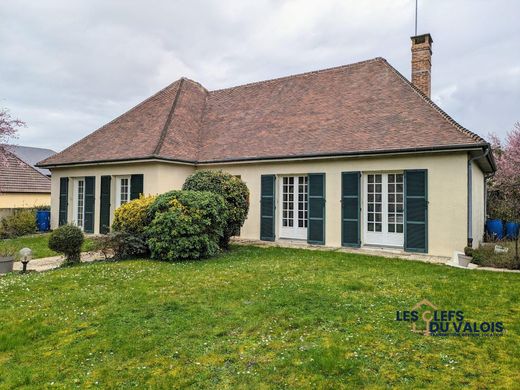 Luxe woning in Crépy-en-Valois, Oise