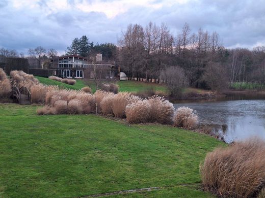 Luxury home in Vitry-aux-Loges, Loiret