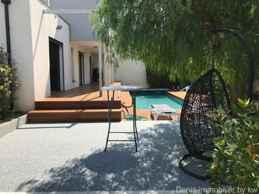 منزل ﻓﻲ Villeneuve-de-la-Raho, Pyrénées-Orientales