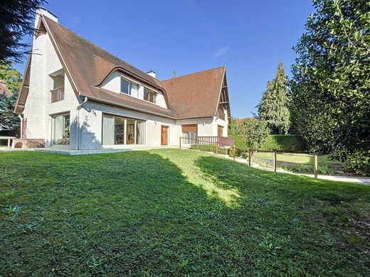 Luxury home in Vaucresson, Hauts-de-Seine