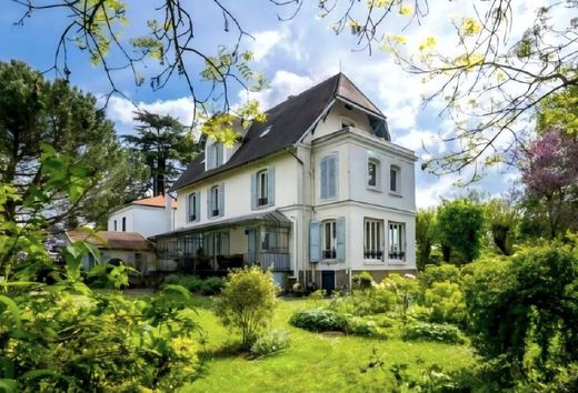 Maison de luxe à Mandres-les-Roses, Val-de-Marne