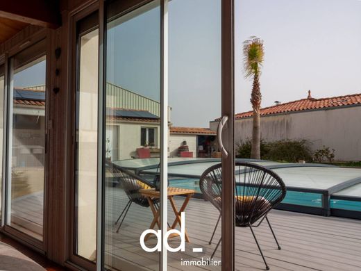 Maison de luxe à Andilly, Charente-Maritime