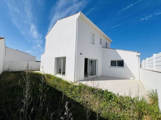 Luxury home in Saint-Palais-sur-Mer, Charente-Maritime