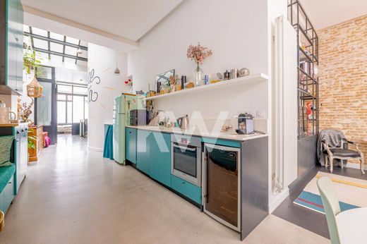 Apartment in Montmartre, Abbesses, Grandes-Carrières, Paris