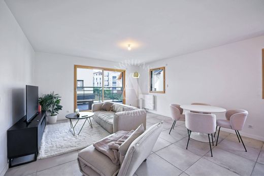 Apartment in Prévessin-Moëns, Ain