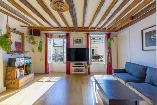 Apartment in Montmartre, Abbesses, Grandes-Carrières, Paris