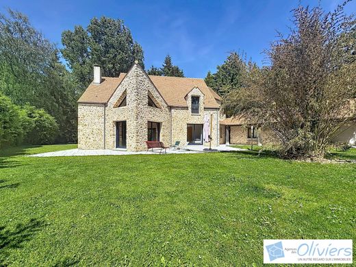 Luxury home in Bullion, Yvelines