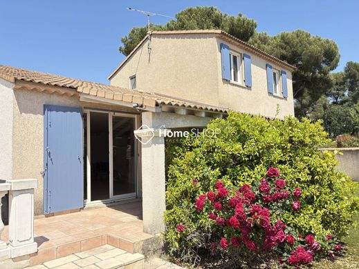 Luxury home in Les Pennes-Mirabeau, Bouches-du-Rhône