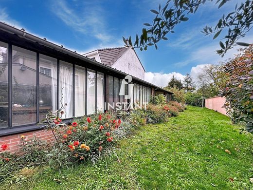 Grundstück in Saint-Maur-des-Fossés, Val-de-Marne