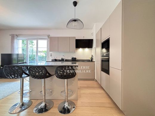 Apartment in Puteaux, Hauts-de-Seine