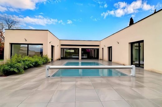 Luxe woning in Pont-du-Château, Puy-de-Dôme
