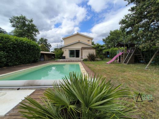 Luxe woning in Le Pian-Médoc, Gironde