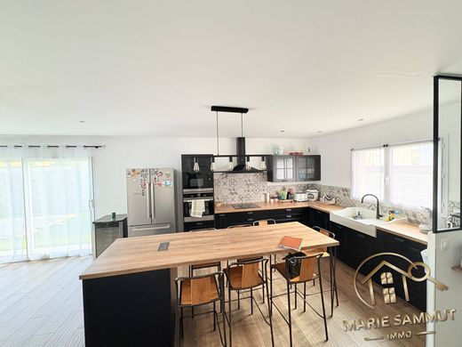 Luxury home in Poussan, Hérault