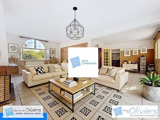 Luxury home in Voisins-le-Bretonneux, Yvelines