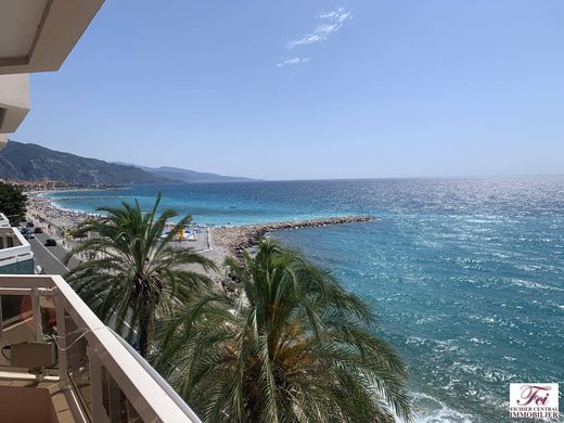 Apartment / Etagenwohnung in Menton, Alpes-Maritimes