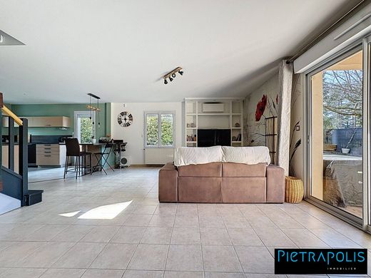 Luxury home in Chaponost, Rhône