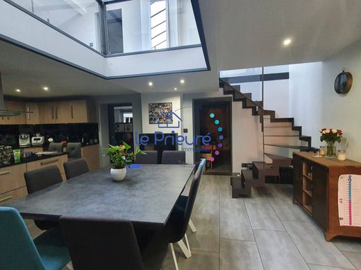 Luxury home in Roanne, Loire