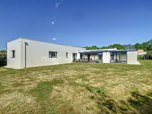 Πολυτελή κατοικία σε La Roche-sur-Yon, Vendée