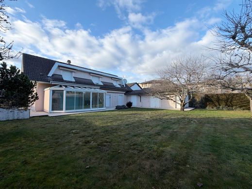 Casa di lusso a Ornex, Ain