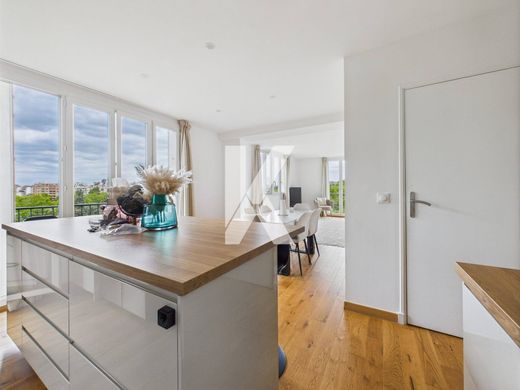 Apartment / Etagenwohnung in Boulogne-Billancourt, Hauts-de-Seine