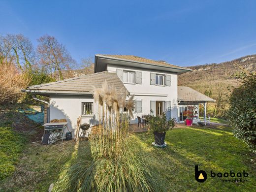Casa di lusso a Saint-Alban-Leysse, Savoia
