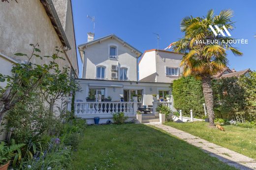 Luxury home in Nanterre, Hauts-de-Seine