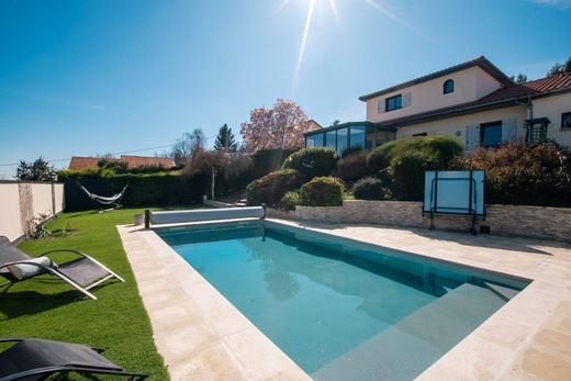 Luxury home in Le Crest, Puy-de-Dôme