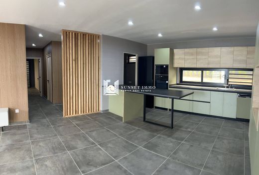 Luxury home in Faa'a, Îles du Vent