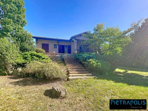 Luxury home in Porte des Pierres Dorées, Rhône