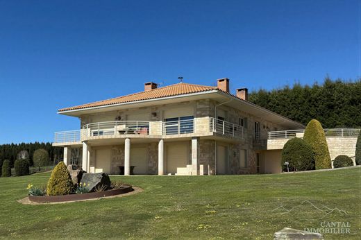 Luxury home in Clavières, Cantal