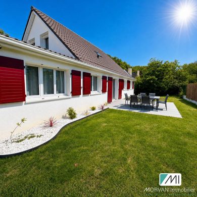 Luxury home in Le Mesnil-Saint-Denis, Yvelines