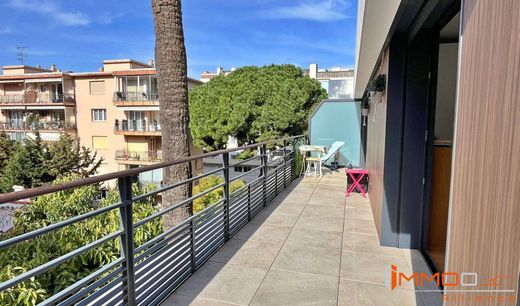 Apartment / Etagenwohnung in Cannes, Alpes-Maritimes
